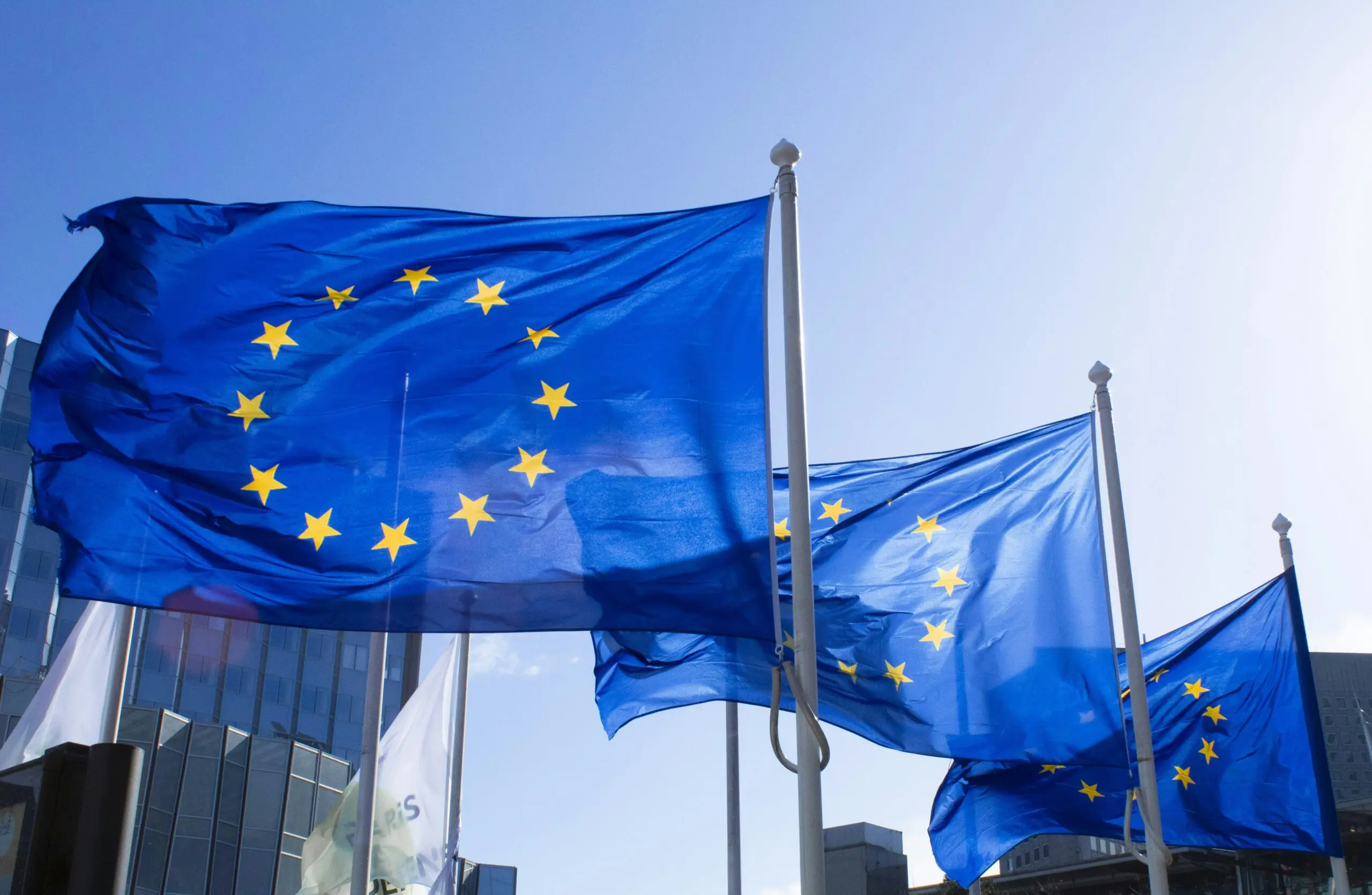 De Wereldwijde AI-Wedloop: Beveiliging, Geopolitiek en de Nieuwe Corporate Standaard
